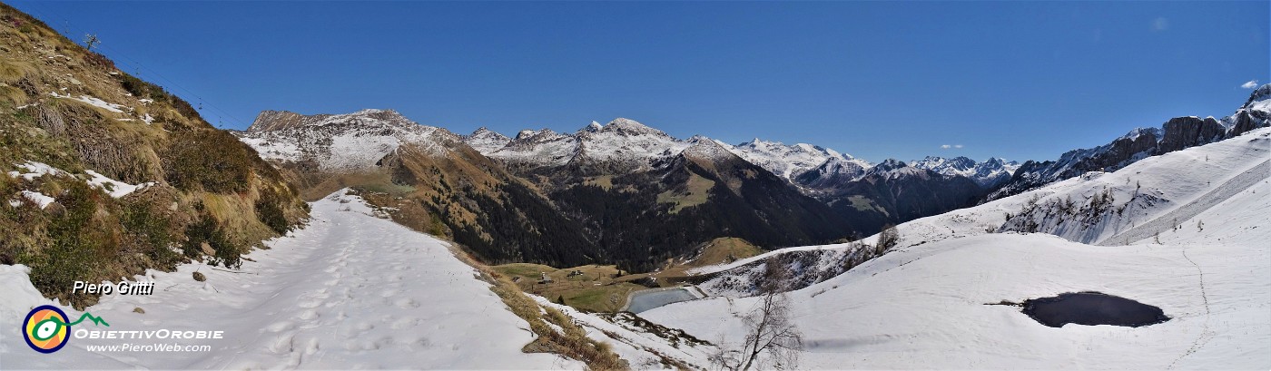 23 E qui tocca a me pestare neve per primo e per lungo percorso .jpg